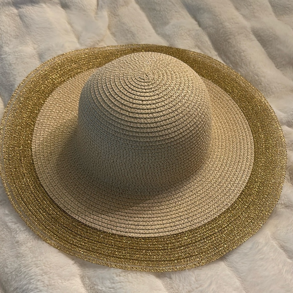 Women’s Hat Tan Gold NWT